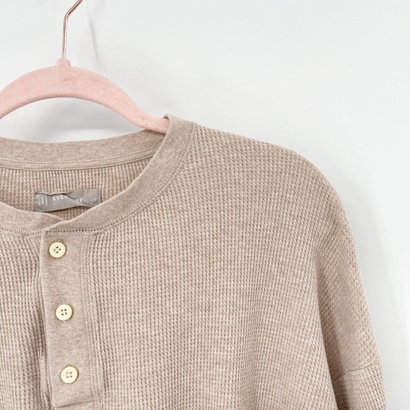 Everlane Henley Waffle Knit Thermal Shirt Sz L Tan Cropped Pullover Long Sleeve - Picture 2 of 6